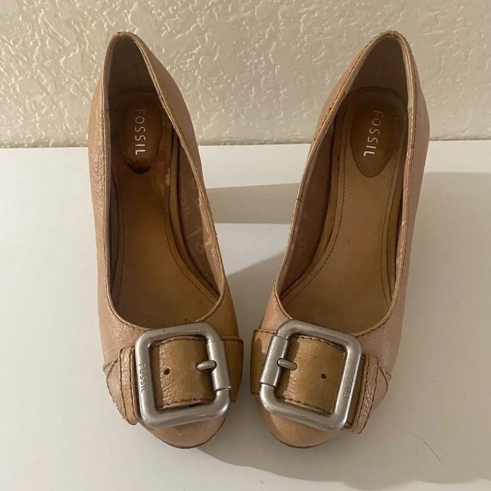 Fossil Women's Tan Leather Heels with Silver Buckle